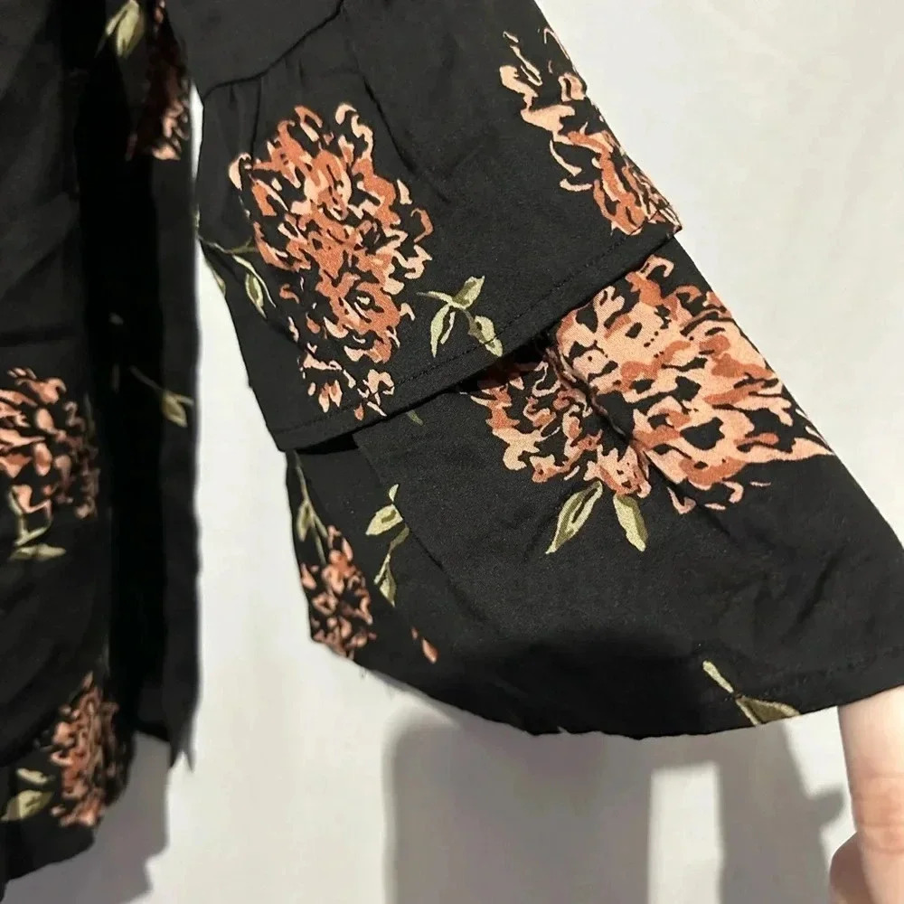 Tribal Floral Print Ruffle Sleeve Blouse Size Medium - Picture 2 of 5